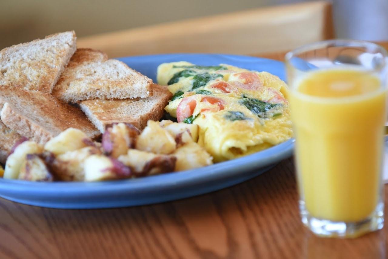 Omelet, toast and OJ